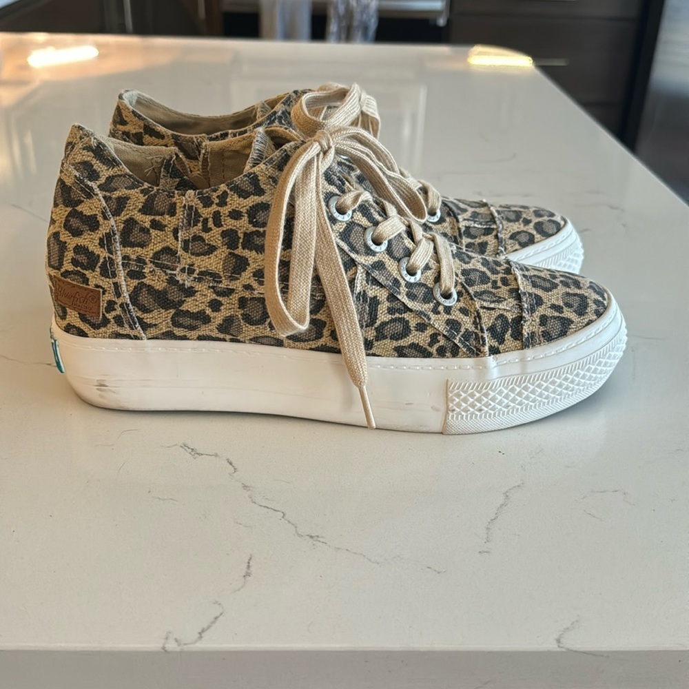Women’s size 9 Blowfish Malibu sneakers